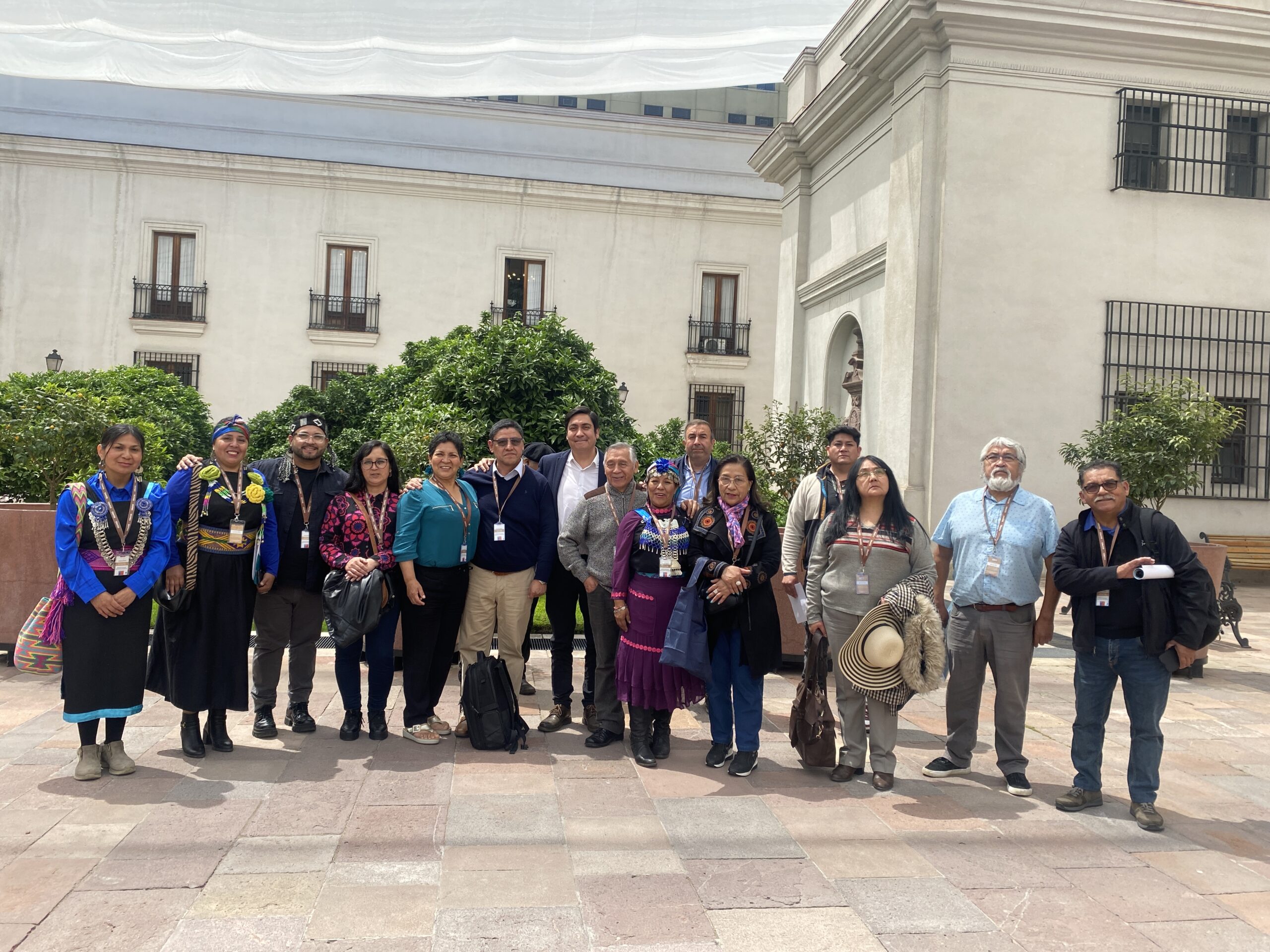 Proyecto Newen acompaña a comunidades mapuche a la entrega de informe y petitorios en La Moneda, buscando la reparación histórica a pueblos originarios